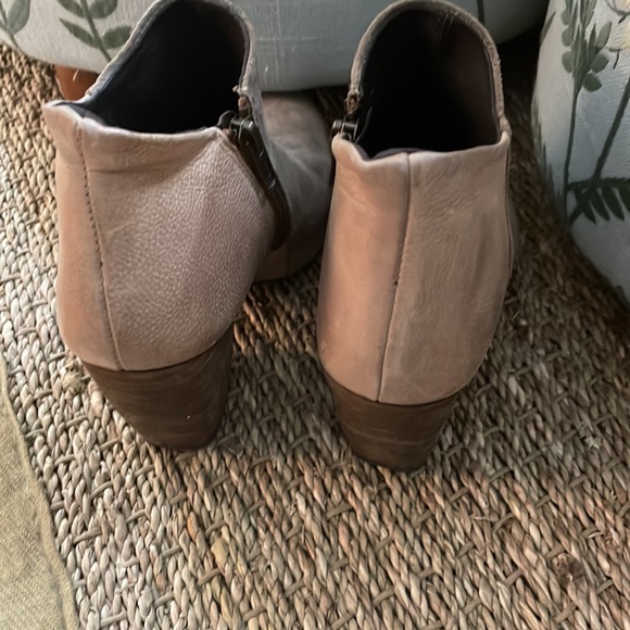 Anthropologie Diba True neutral light taupe tan suede leather ankle boots 6.5 - Picture 7 of 11